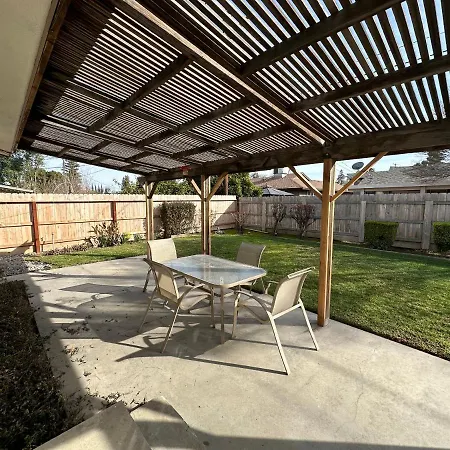 Traditional Living Villa Visalia Exterior photo