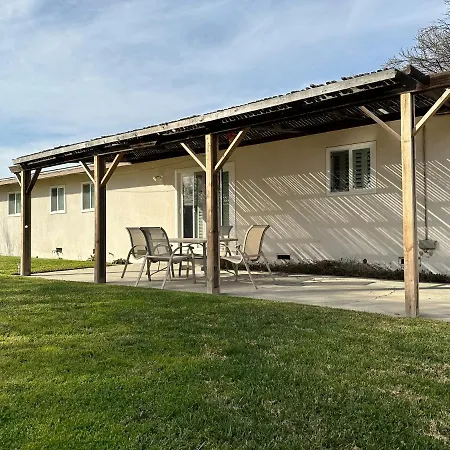 Traditional Living Villa Visalia Exterior photo
