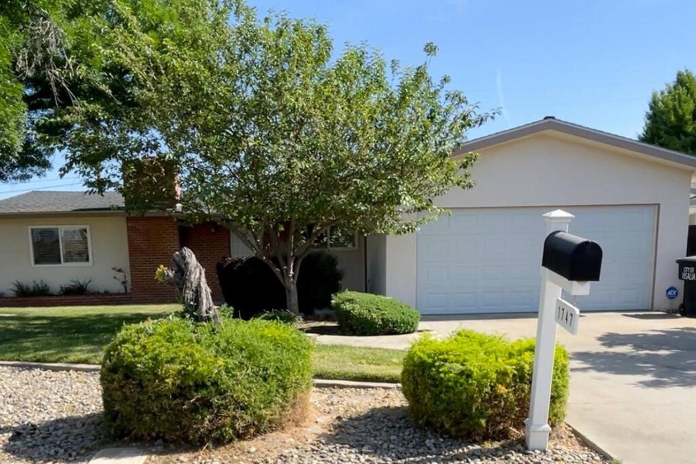Traditional Living Holiday home Visalia